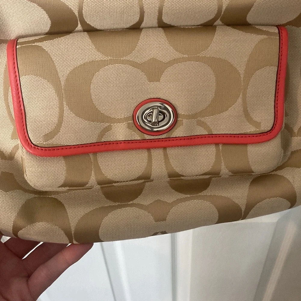 Coach Shoulder & crossbody Canvas Signature Logo purse